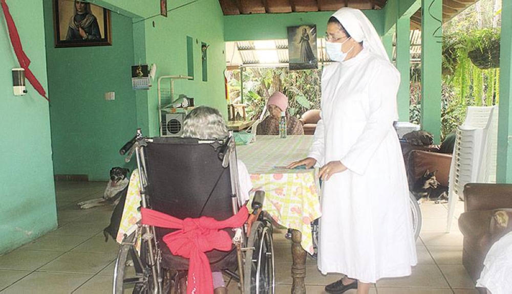 Si conseguimos un terreno, construiremos con la ayuda de las personas, sino nosotros no tenemos una propiedad, nuestro deseo es quedarnos aquí”. Mónica Jubicino, religiosa del refugio.