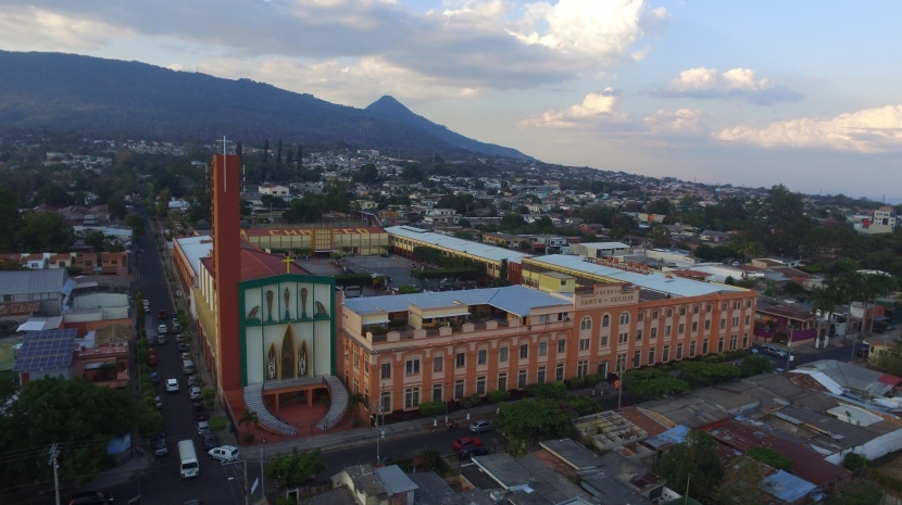Estudiantes de Informática del Colegio Salesiano Santa Cecilia Crean Sitio Web para el Refugio Santa Virginia